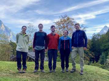 Enlarged view: Hikers at the Rütliwiese